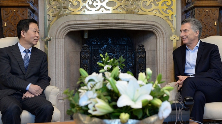 Ministro das Finanças chinês se reúne com presidente da Argentina